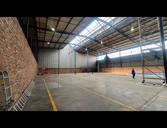 6,932M² WAREHOUSE TO LET IN SPARTAN